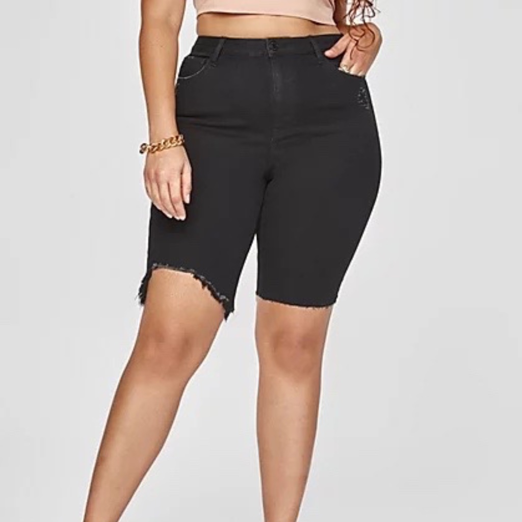 Fashion To Figure Denim Bermuda Short Chewed Hem Nwt Size 22